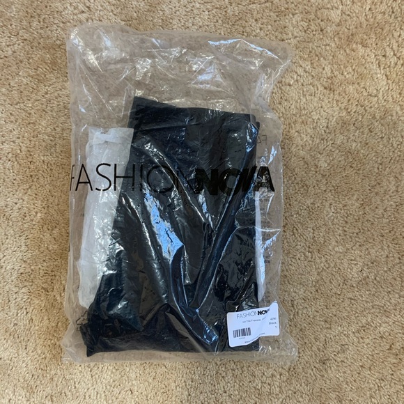 FASHIONNOVA HIGH RISE RIPPED JEANS BLACK SIZE 1 SKINNY JEANS NEW - Picture 4 of 4